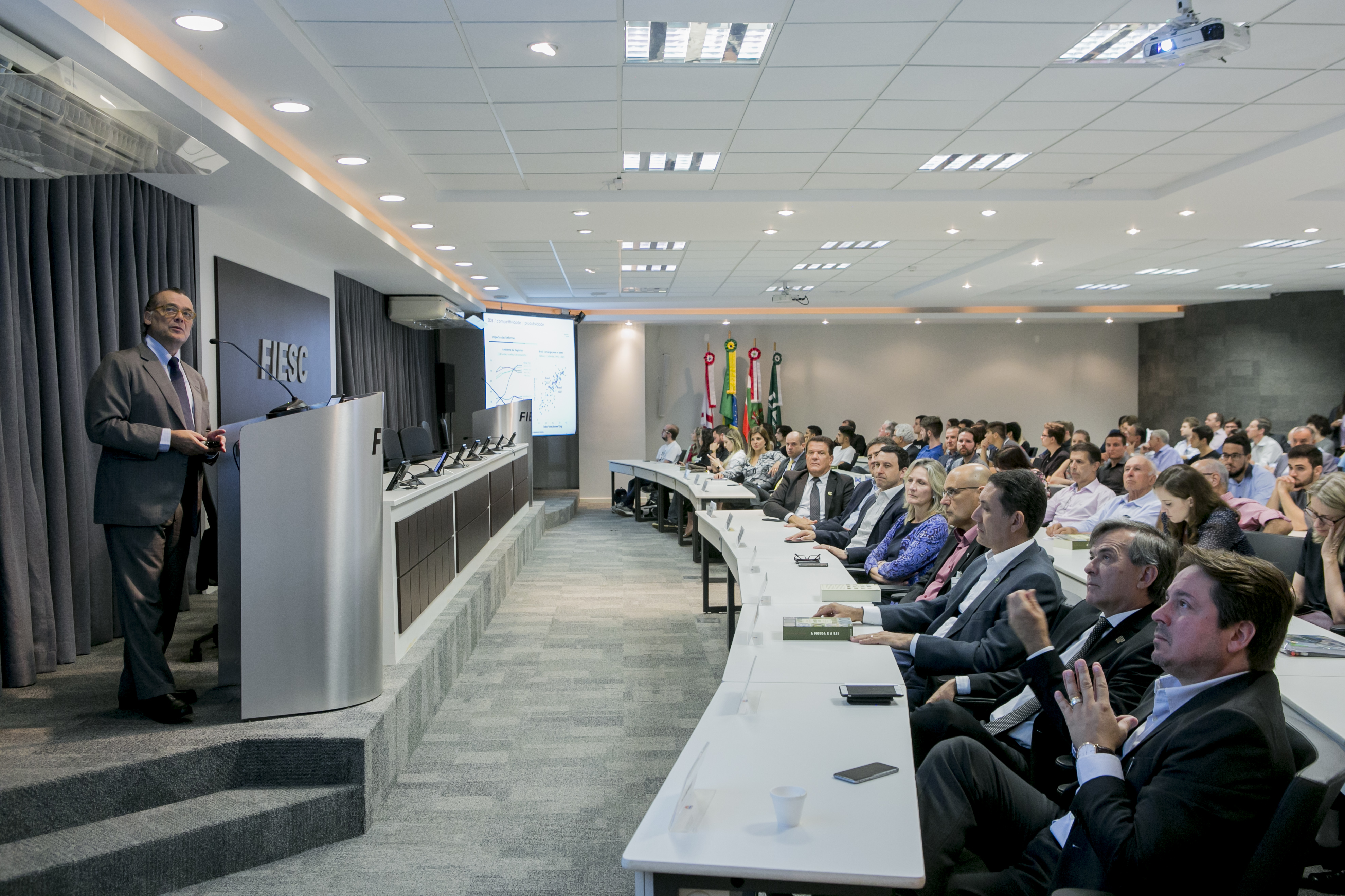 “É como se a grama tivesse crescido no jardim inte