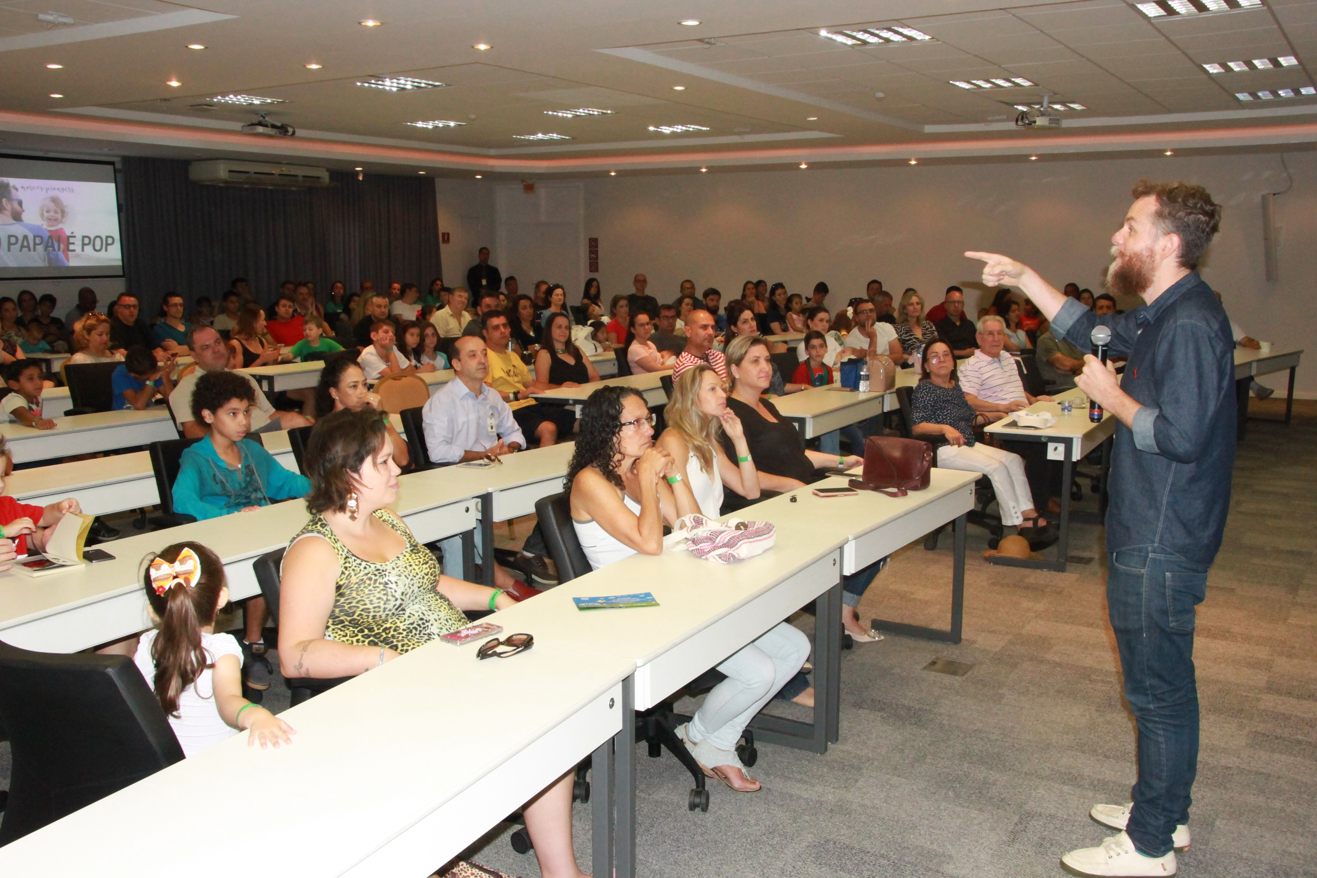 Marcos Piangers durante palestra na FIESC 