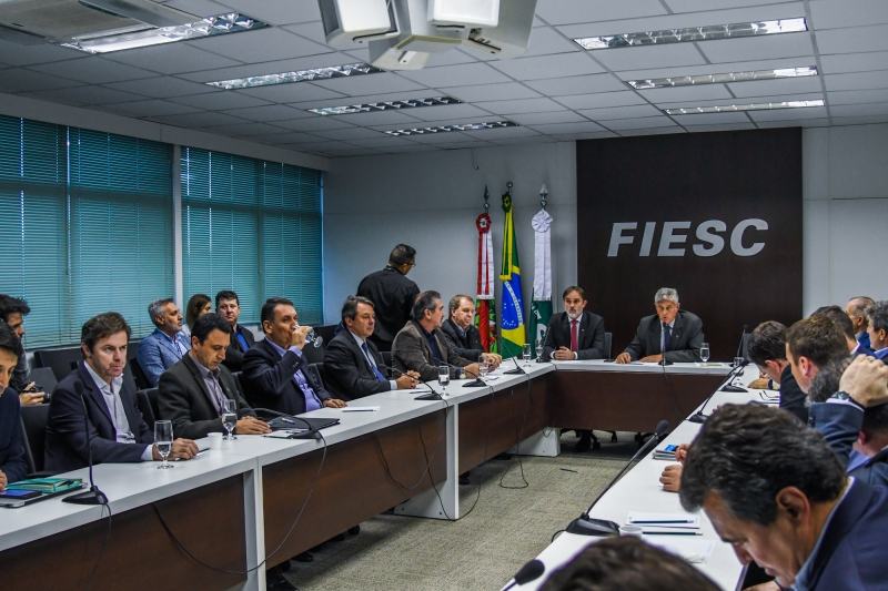 Reunião foi realizada em Florianópolis e transmitida por videoconferência para Chapecó (foto: Mafalda Press)