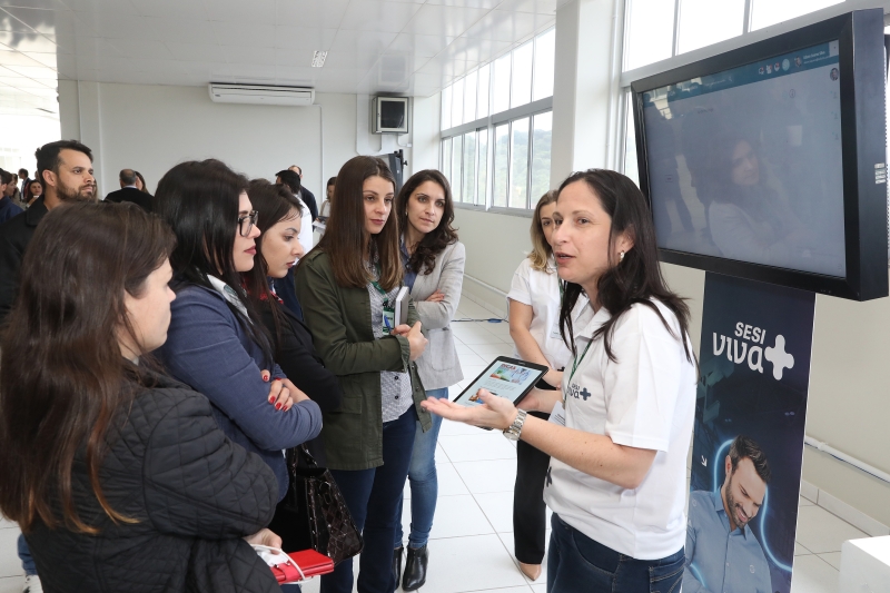 Empresas que participaram do evento assistiram a simulações realizadas na plataforma SESI Viva + para entender a ferramenta (foto: André Kopsch)