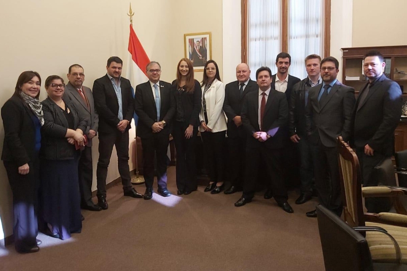 Grupo se reuniu com empresários e autoridades no Paraguai (Foto: Divulgação)