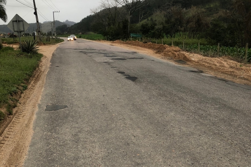 SC-290, de Pedras Grandes a Tubarão,  no KM 462 (foto: Ricardo Saporiti)
