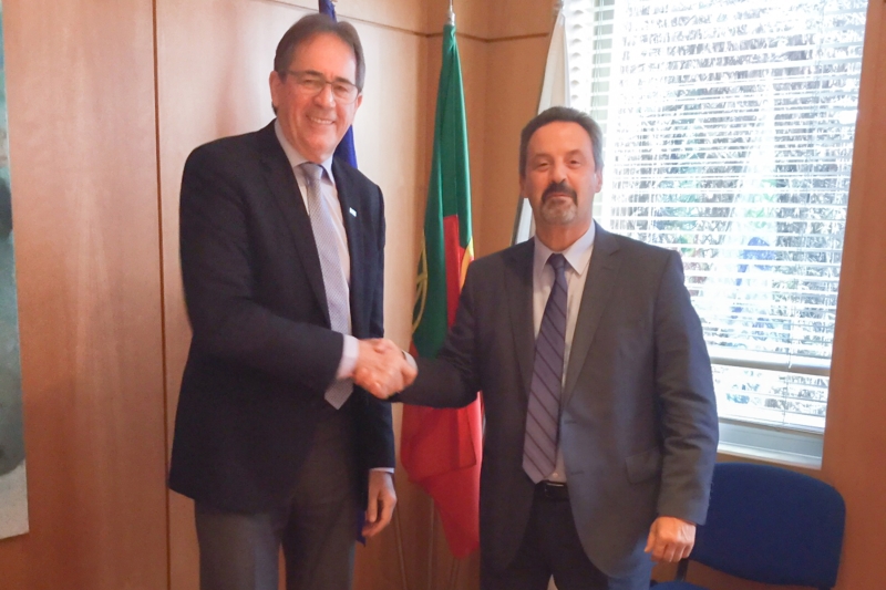 Presidente da FIESC, Mario Cezar de Aguiar (esq.), e o reitor da universidade, João Sàágua