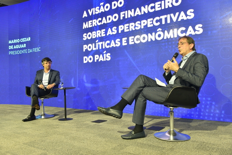 Mario Aguiar, da FIESC, (à dir.) e André Esteves, do BTG (foto: Fabrício Almeida)