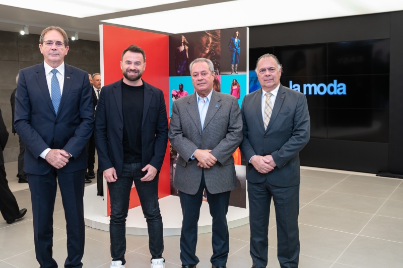 Mario Aguiar - presidente da FIESC -, Hugo Olivo - La Moda-, Ricardo Alban - presidente eleito da CNI - e Gilberto Seleme - vice-presidente da FIESC (foto: Filipe Scotti)