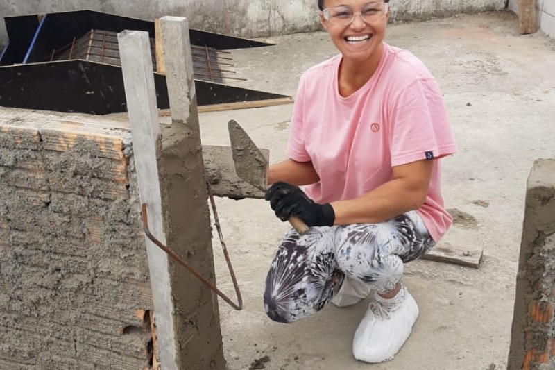 Fernanda quer se matricular em curso para mestre de obras e avançar na formação técnica nesta área