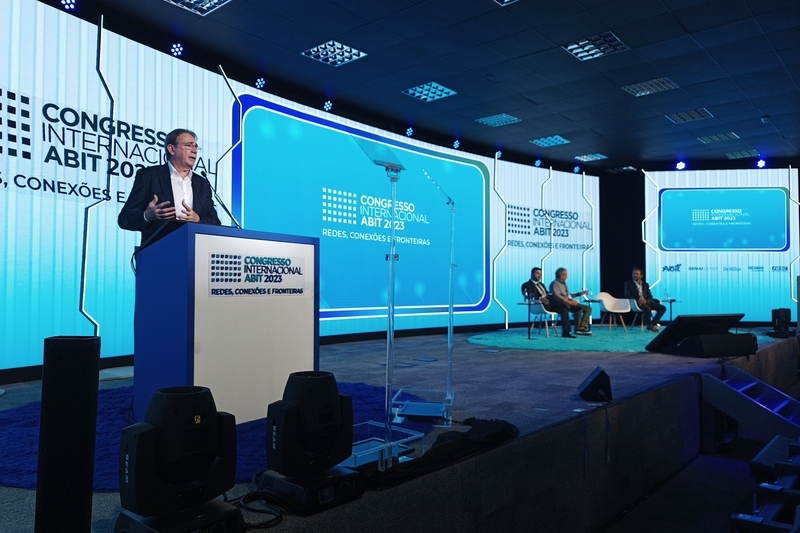 Presidente da FIESC, Mario Aguiar, no Congresso ABIT 2023