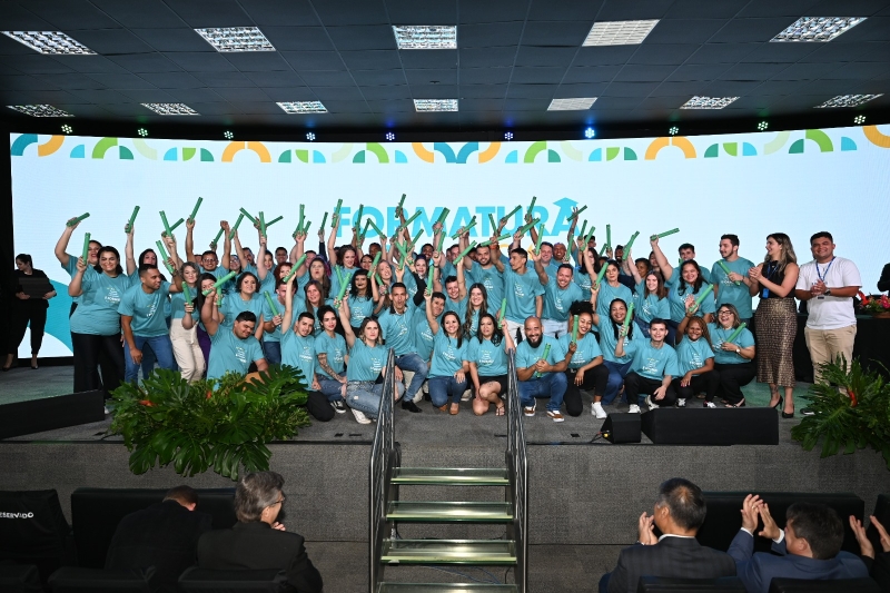 Em noite especial, 2,9 mil se formam na Educação de Jovens e Adultos do SESI/SC