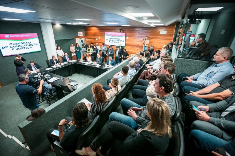 ALESC rejeita projetos que visam banir a produção e o uso do plástico