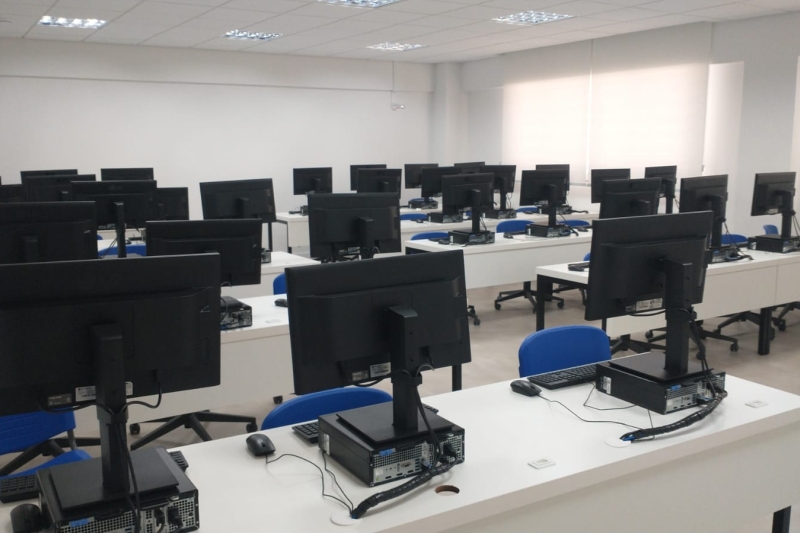 Unidade conta com estrutura completa de salas, móveis e equipamentos (Divulgação)