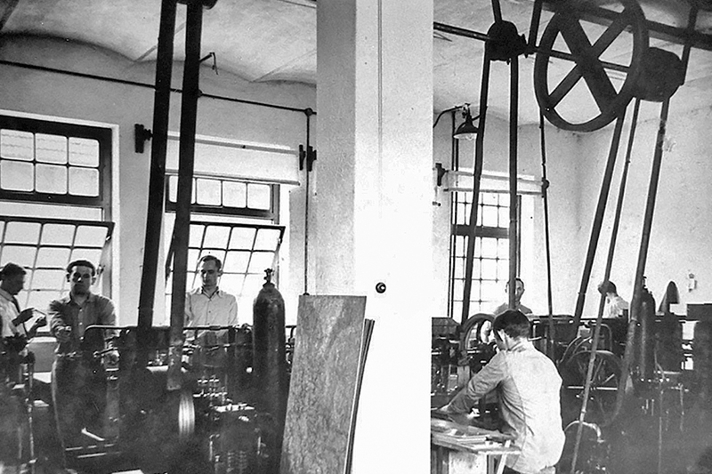 Cenas da indústria catarinense entre os anos 1950 e 1960: setor têxtil no Vale do Itajaí, de alimentos no Oeste e indústria cerâmica no Sul