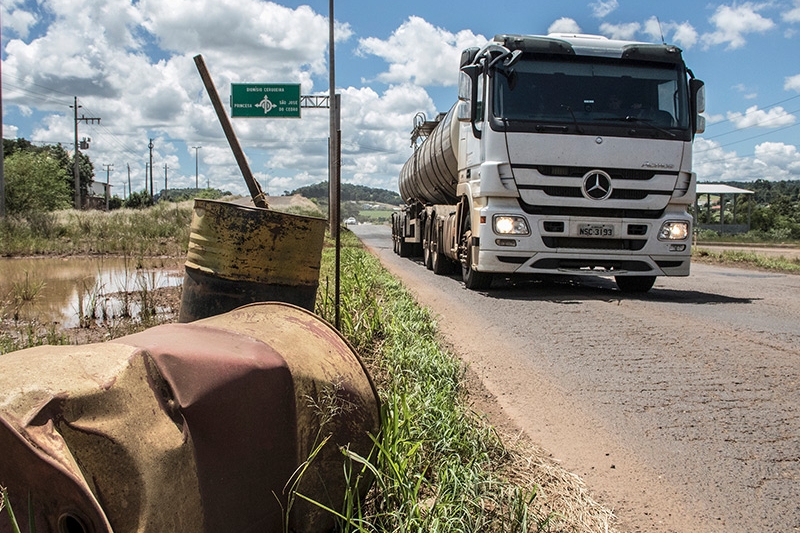 Perda de tempo e acidentes trágicos são constantes nas rodovias de Santa Catarina, estado com segundo maior número de acidentes em rodovias federais. Em função disso, os custos logísticos no Estado estão entre os mais altos do País – Foto: Ivan Ansolin