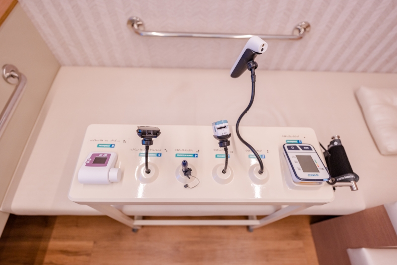 Estações têm equipamentos, como medidor de pressão, oxímetro e termômetro