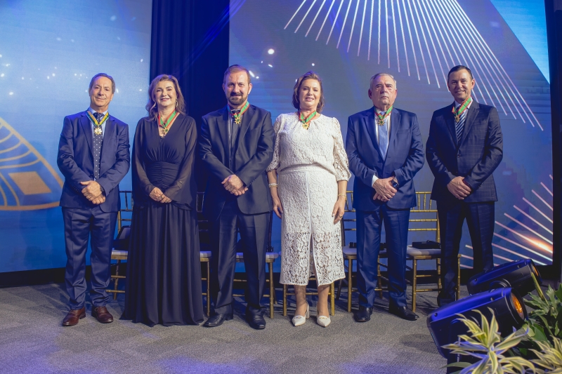 FIESC celebra resiliência de industriais na entrega da Ordem do Mérito