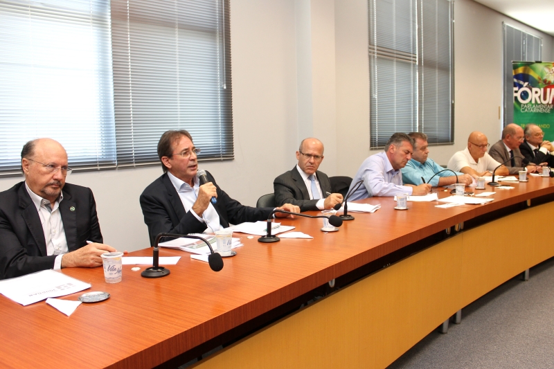 1º vice-presidente da FIESC, Mario Cezar de Aguiar, disse que a sociedade e os parlamentares têm que pressionar o governo pela duplicação (foto: Flávio Ueta)